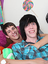 Tyler Bolt seduces his fuck friend Mike into sucking his hot emo cock