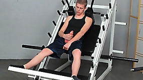 Twink Kayden at the gym works out gets to facial his visiting friend